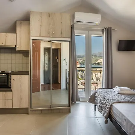 Apartment Fidias *